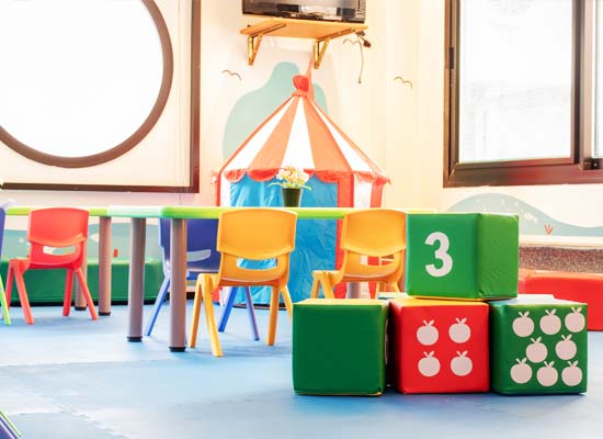 Cubi e tavolini per i bambini